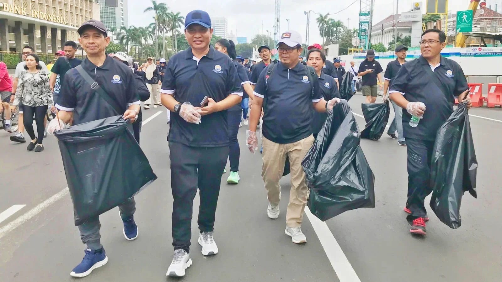IKBT Bahari Ayu Gelar Fun Walk dan Aksi Pungut Sampah di Kawasan Bundaran HI