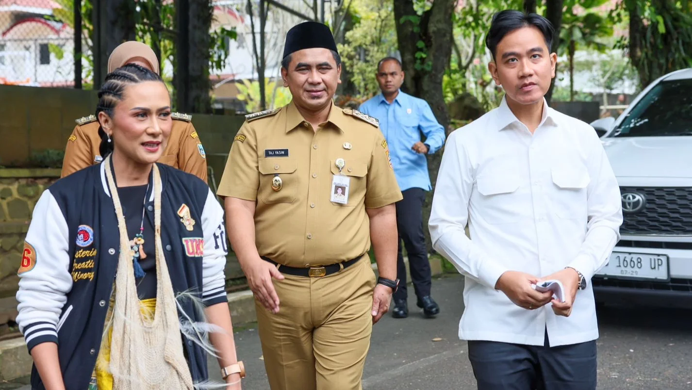 Gibran–Taj Yasin Akrab dengan Mahasiswa, Bahas AI hingga Ngantin Bareng