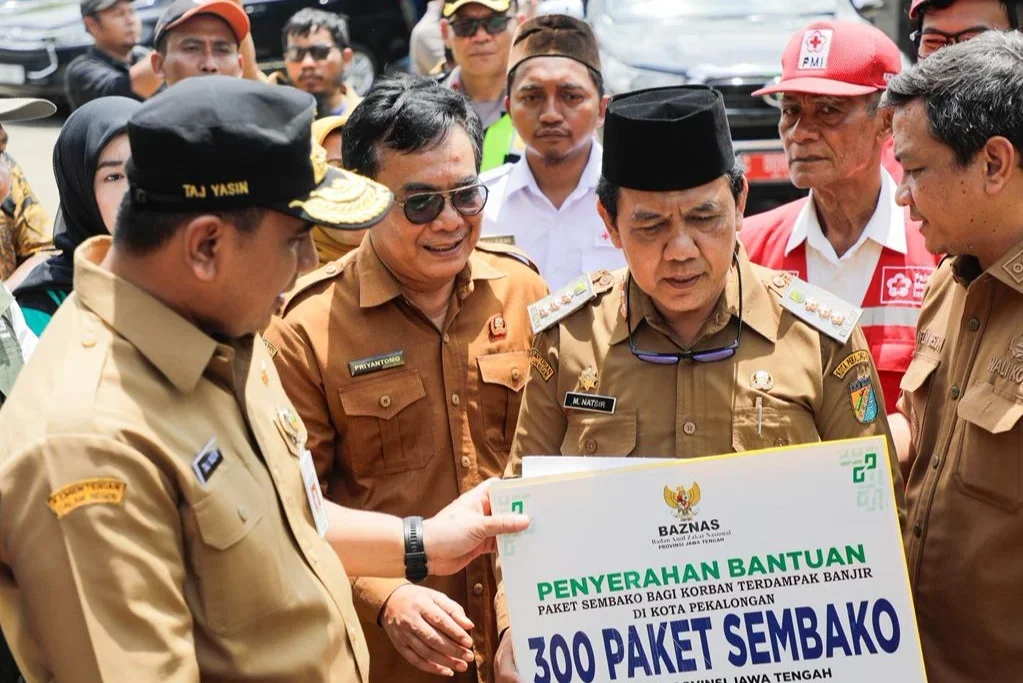 Pemprov Jateng Gerak Cepat Salurkan Bantuan Pengungsi Banjir Pekalongan