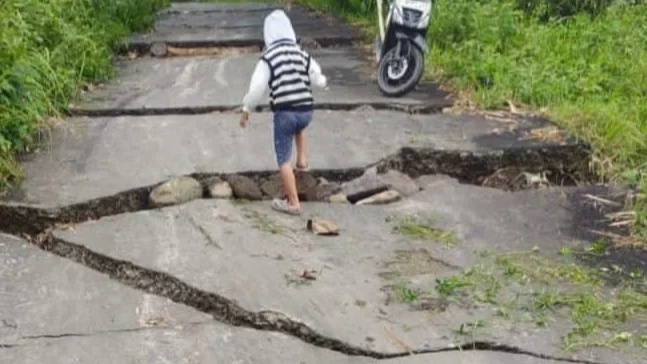Jalan Sokasari Tegal Patah-Patah, Tidak Bisa Dilalui Kendaraan
