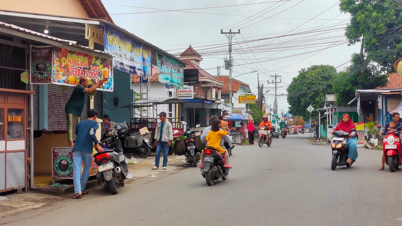 Kabel Provider Nyaris Jerat Pengendara di Jalan Merpati Tegal, Truk Box Kabur Usai Insiden