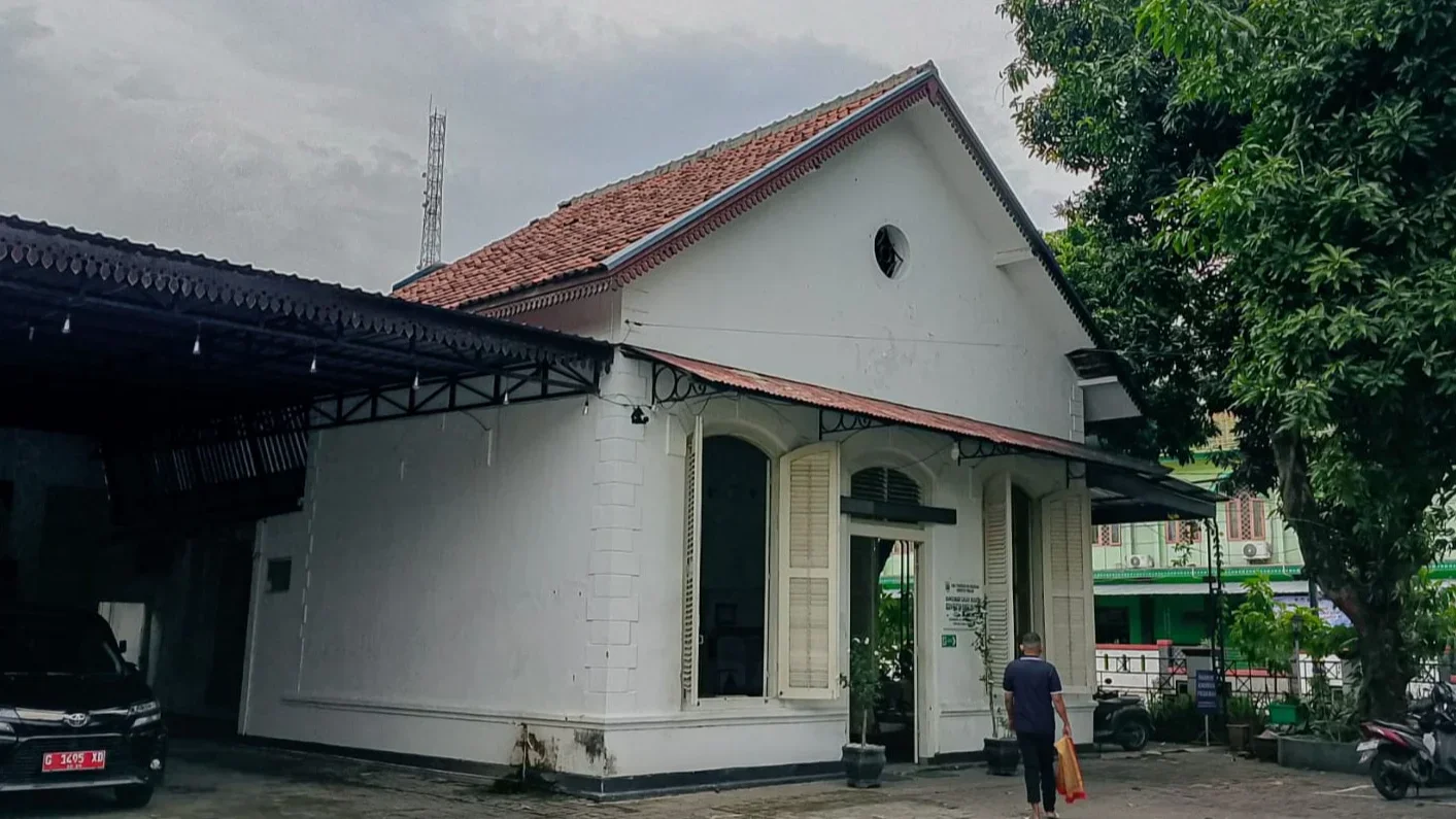 Gedung tua di Alun-Alun Pemalang.