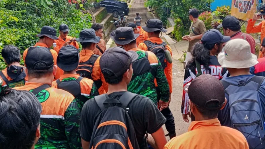 Tim gabungan mencari Sumyati, perempuan 49 tahun asal Desa Galuhtimur, Kecamatan Bantarkawung, Brebes, yang dilaporkan hilang.