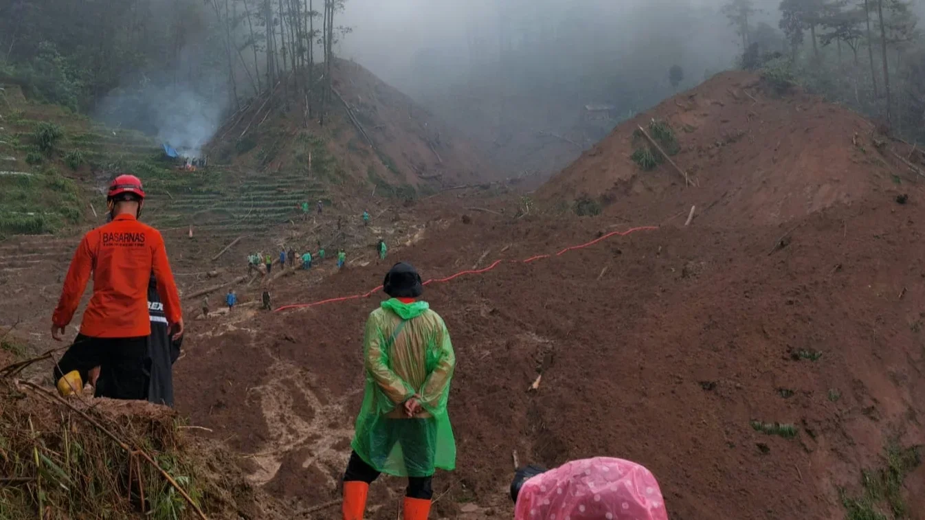 Cuaca Buruk, Pencarian Dua Korban Longsor di Bongas Pemalang Ditunda