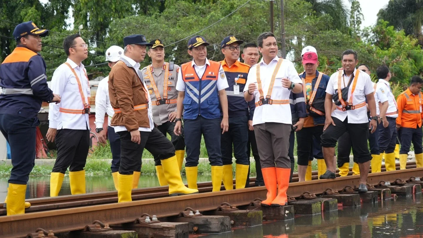 Menhub Tinjau Jalur Banjir Pekalongan Pastikan Keamanan Perjalanan
