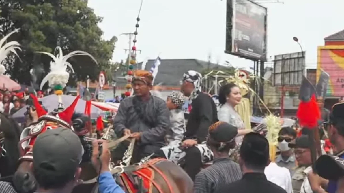 Puncak Hari Jadi Brebes, Festival Telur Asin Hingga Kirab Budaya Dipadati Ribuan Warga