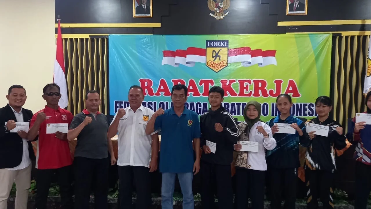 Sukses Raih Medali Emas, 6 Atlet dan 6 Pelatih Karate Dapat Reward dari FORKI Kabupaten Tegal