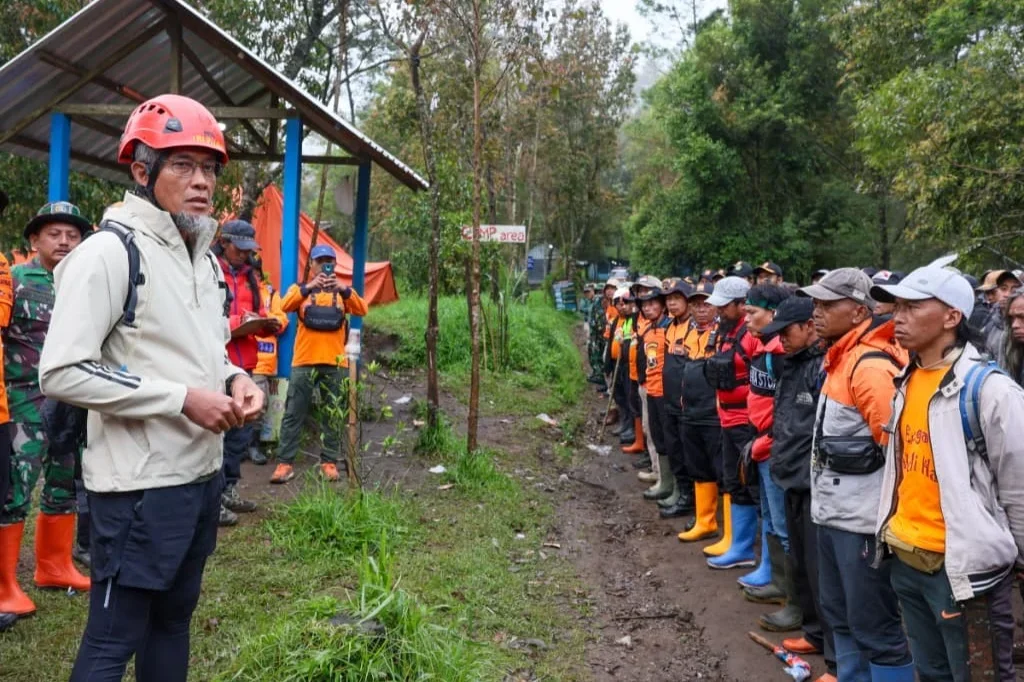 Dua Hari, Sekda Jateng Kawal Langsung Pencarian Pendaki Hilang di Bukit Mongkrang Karanganyar
