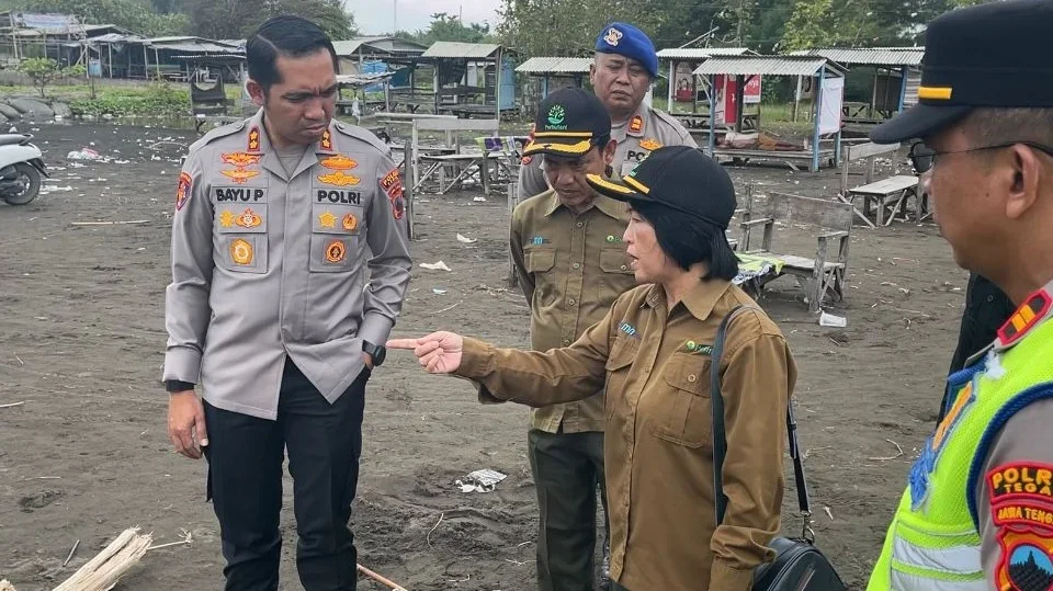 Perhutani Pekalongan Barat Pastikan Kayu di Pantai Larangan Bukan Hasil Penebangan