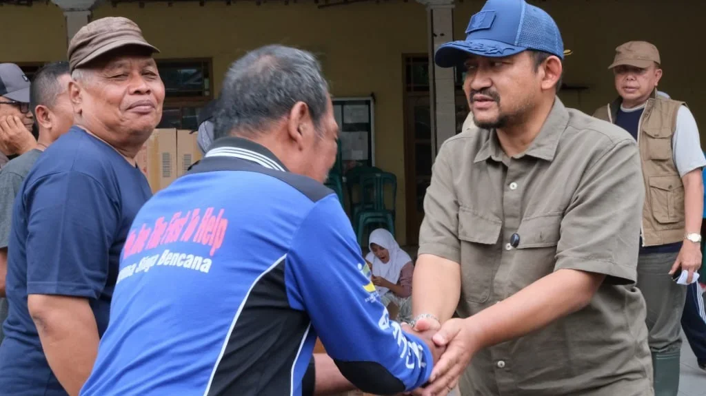 Bupati Pemalang Tinjau Banjir di Kecamatan Ulujami dan Dapur Umum