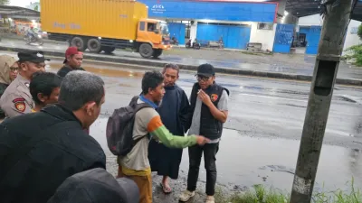 Niat Hendak Kencing, Buruh Bongkar Muat di Pekalongan Tewas Tersengat Tiang Lampu Jalan