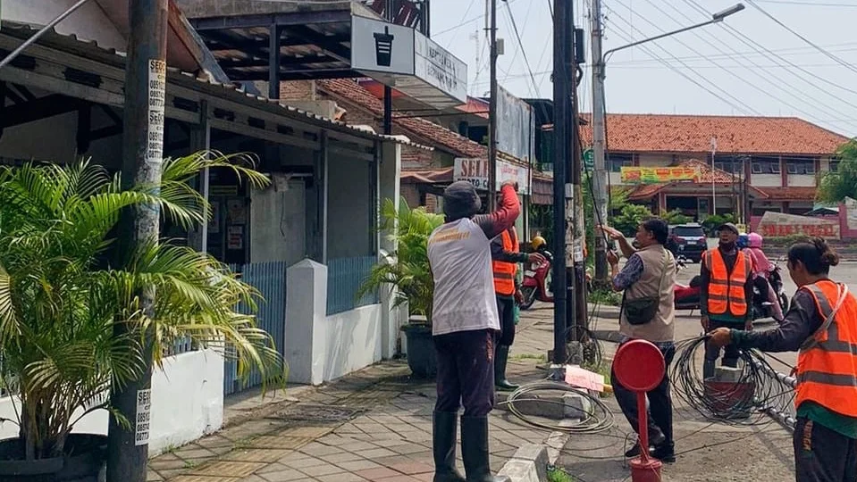 Bidik Peningkatan Pendapatan, DPUPR Kota Tegal Tertibkan Tiang Telekomunikasi Tak Berizin