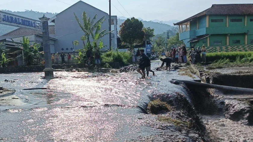 Limpasan Sungai Keruh Belum Surut, Desa Adisana Brebes Masih Dihantui Banjir Susulan