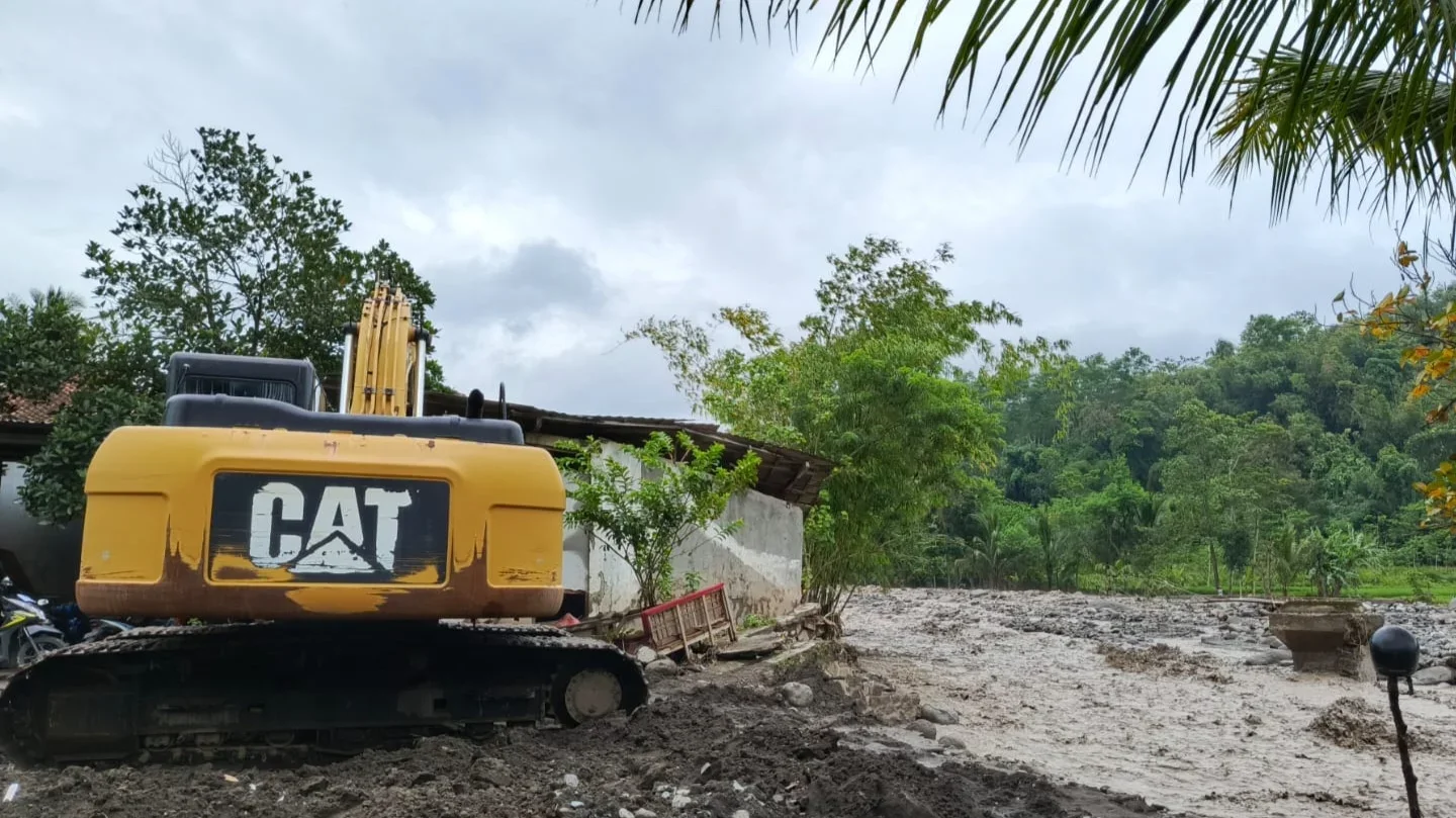 Dua Hari Dinormalisasi, Sungai Keruh Kembali Meluap ke Permukiman Adisana Brebes