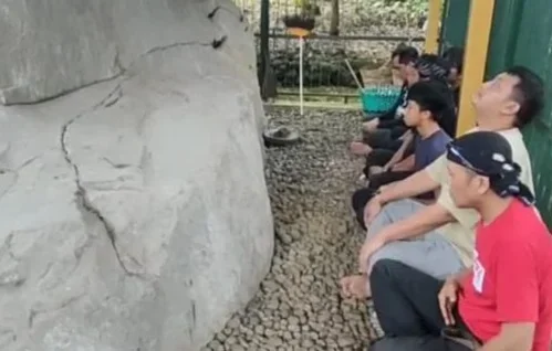 Jejak Leluhur,  Prasasti Batu Tulis Cipaku Purbalingga Masih Tersimpan Misteri