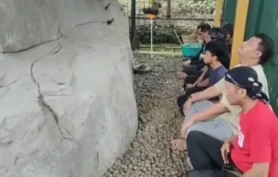 Jejak Leluhur,  Prasasti Batu Tulis Cipaku Purbalingga Masih Tersimpan Misteri