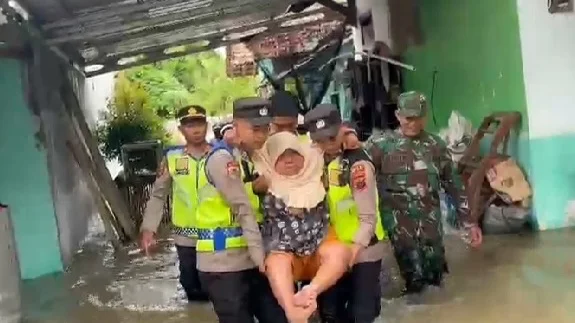 Banjir Rendam 7 Desa di Siwalan dan Sragi, Kapolres Pekalongan Siagakan 3 Posko Utama