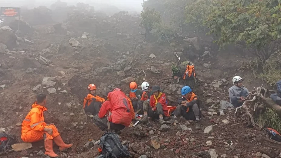 Operasi SAR Pendaki Hilang di Gunung Slamet Diperpanjang