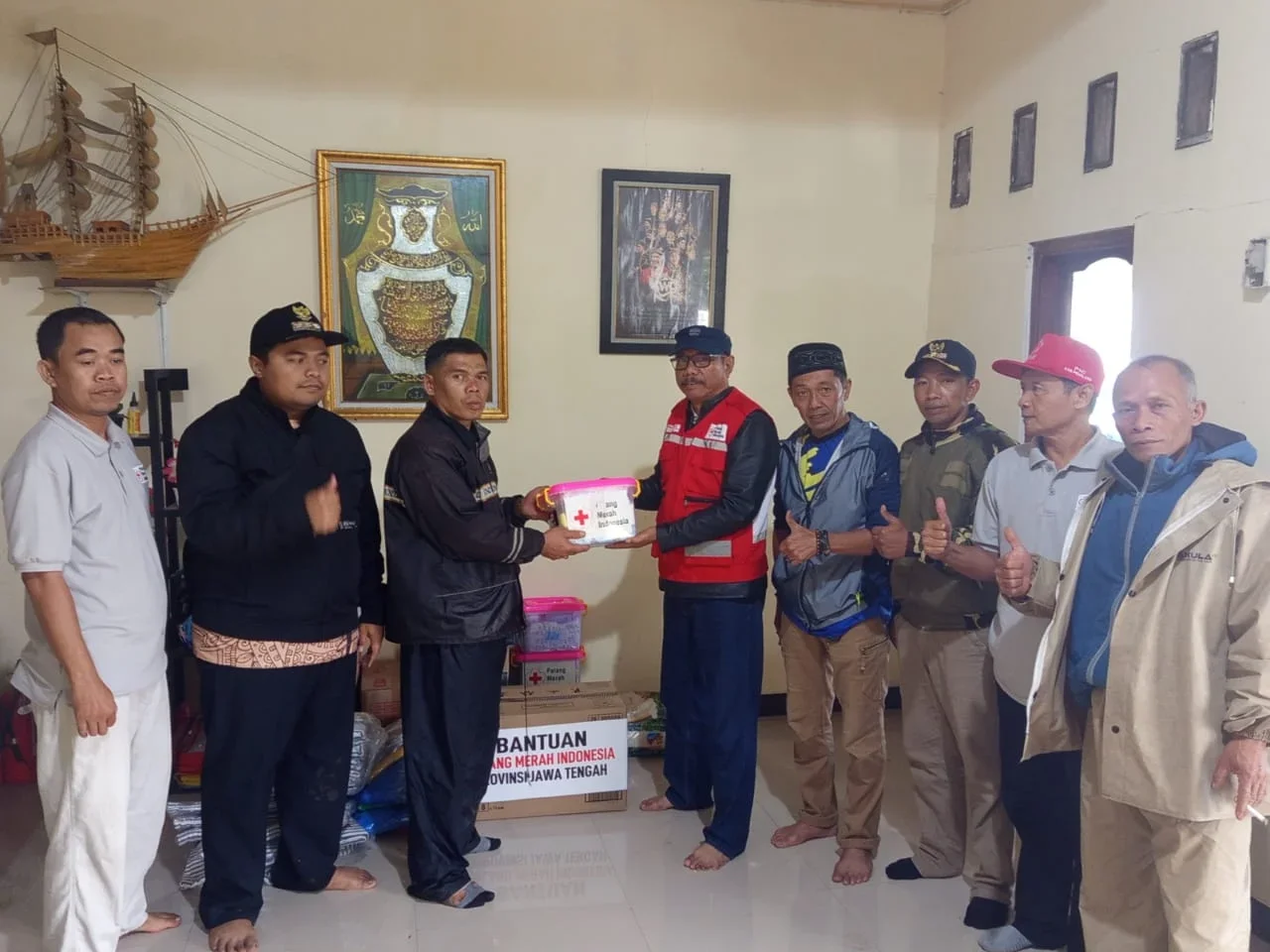 Banjir di Pemalang, Relawan PMI Evakuasi Warga dan Salurkan Bantuan di Pulosari