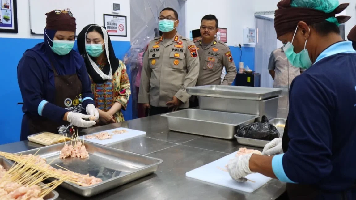 Resmi Beroperasi, SPPG YKB Polres Brebes Salurkan 1.692 Porsi MBG