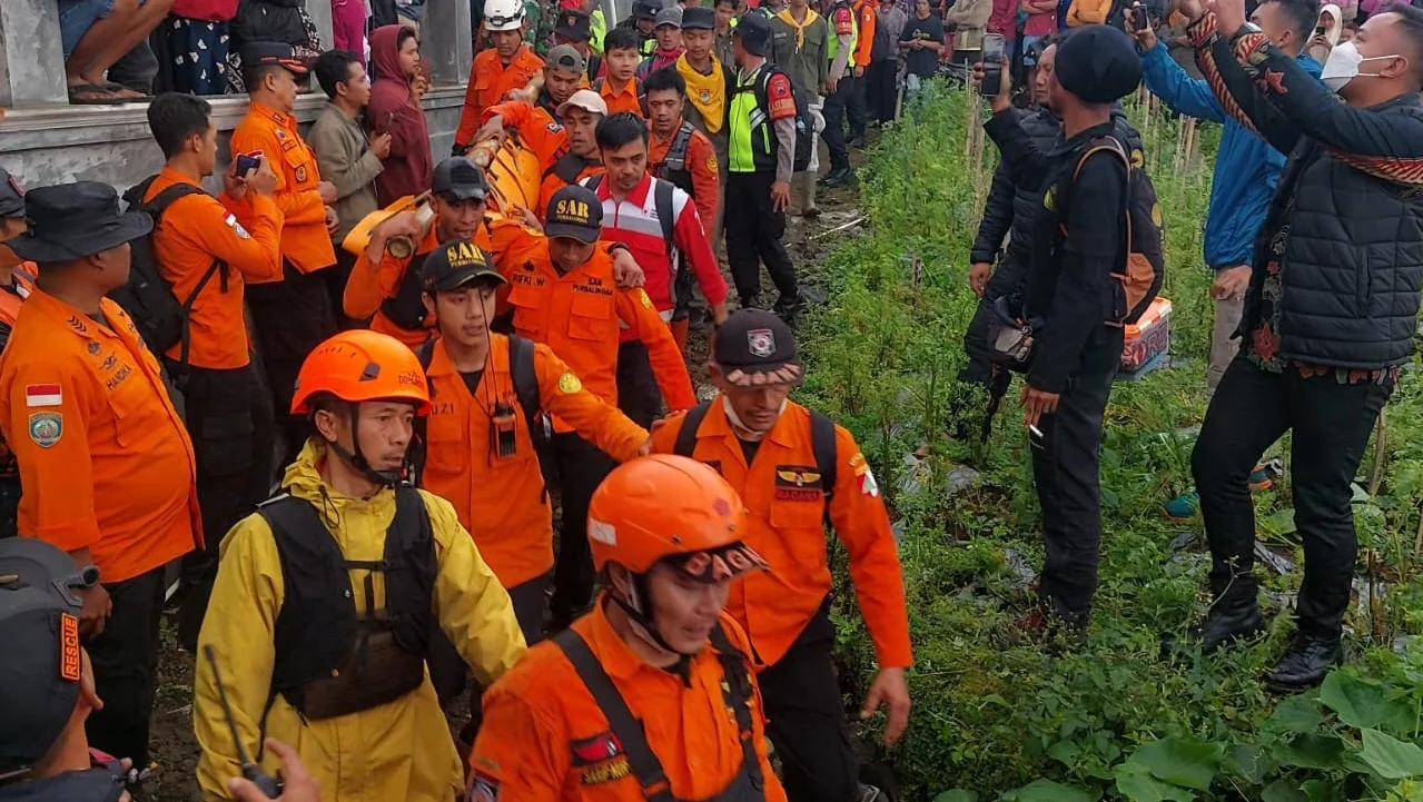 Jasad Pendaki Syafiq Ridhan Ali Razan Diturunkan dari Gunung Slamet