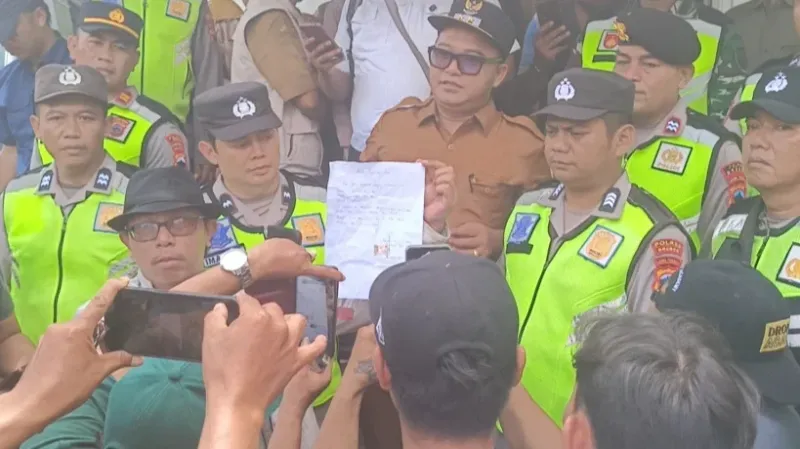 Di Demo Warga, Kades Benda Brebes akhirnya Mundur