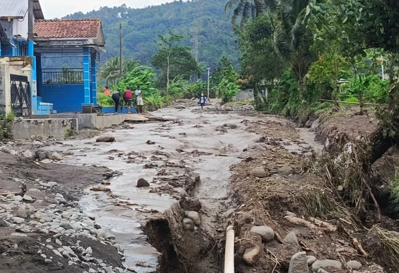 Dampak Banjir di Desa Adisana Bumiayu, Jalan dan Rumah Rusak, Ratusan Hektare Sawah Terendam