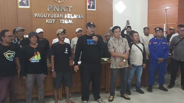 Gelombang Tiga Meter Ancam Perairan Tegal HNSI Minta Nelayan Tidak Melaut