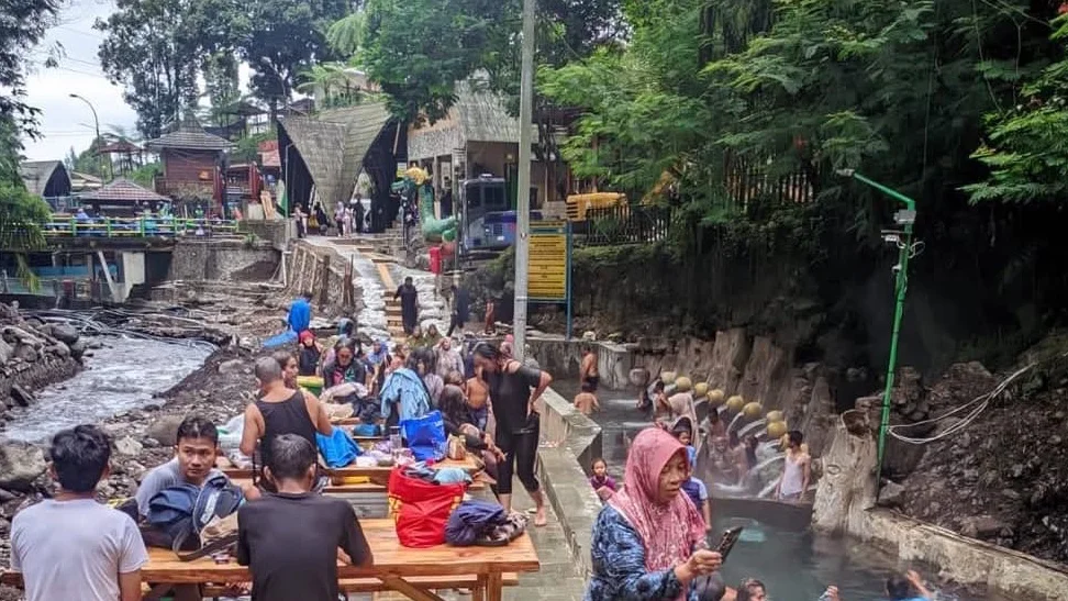 Pancuran 13 Guci Tegal