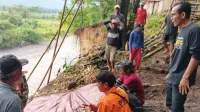 Tebing Sungai Keruh Longsor, Dua Keluarga di Kalinusu Brebes Terpaksa Kosongkan Rumah