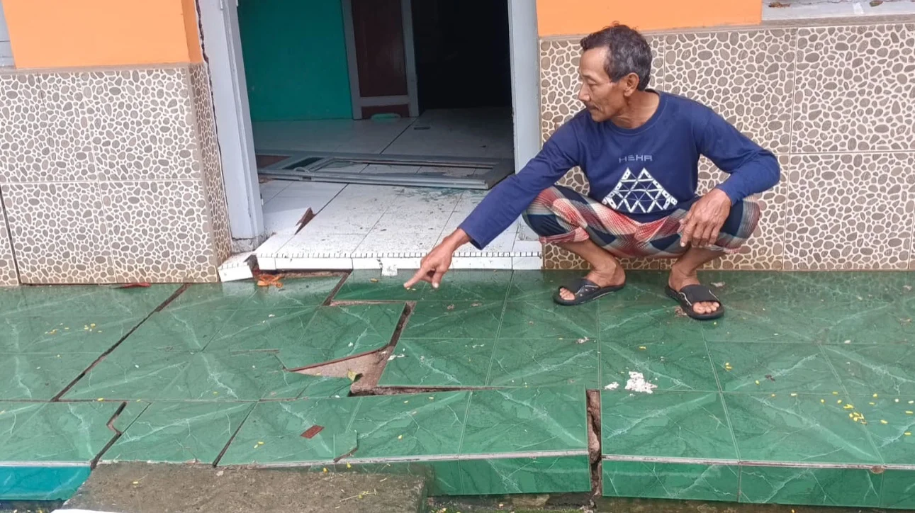 Longsor Tebing Sungai Kupang Talun, 6 Rumah Rusak 17 Warga Mengungsi