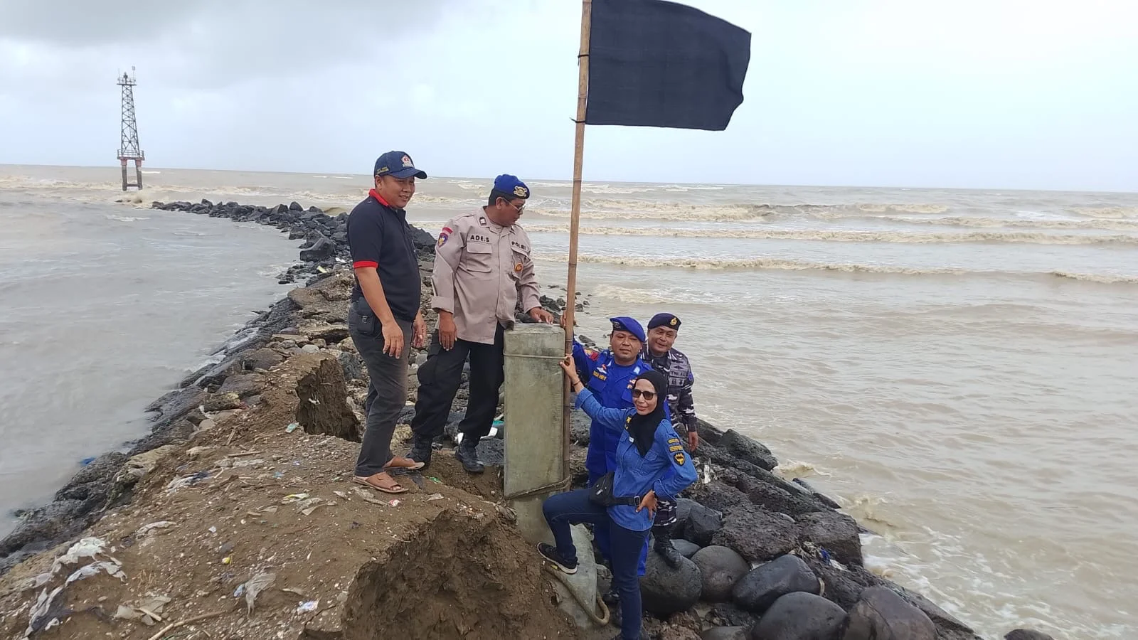 Pasang Bendera Hitam, Nelayan Pemalang Tidak Melaut