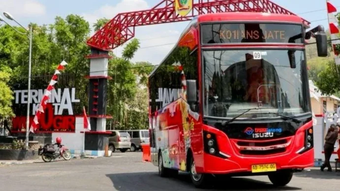 Gubernur Ahmad Luthfi Siapkan Trans Jateng Magelang–Temanggung