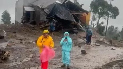Desa Penakir, Kecamatan Pulosari, Kabupaten Pemalang porak poranda diterjang banjir bandang