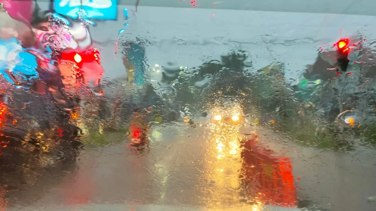 Hujan Lebat Masih Ngintai Tegal Raya hingga Sore, Warga Diminta Tetap Waspada