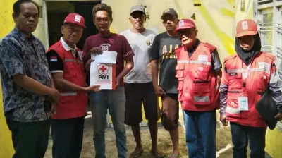 PMI Kabupaten Tegal Salurkan Bantuan untuk Korban Kebakaran