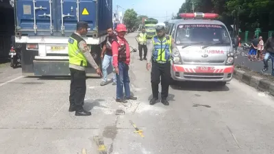 Menyalip di Jalur Kontraflow Perbaikan Jalan Pantura, Pemotor Tewas Dilindas Truk