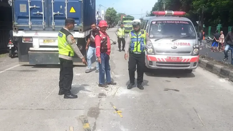 Menyalip di Jalur Kontraflow Perbaikan Jalan Pantura, Pemotor Tewas Dilindas Truk