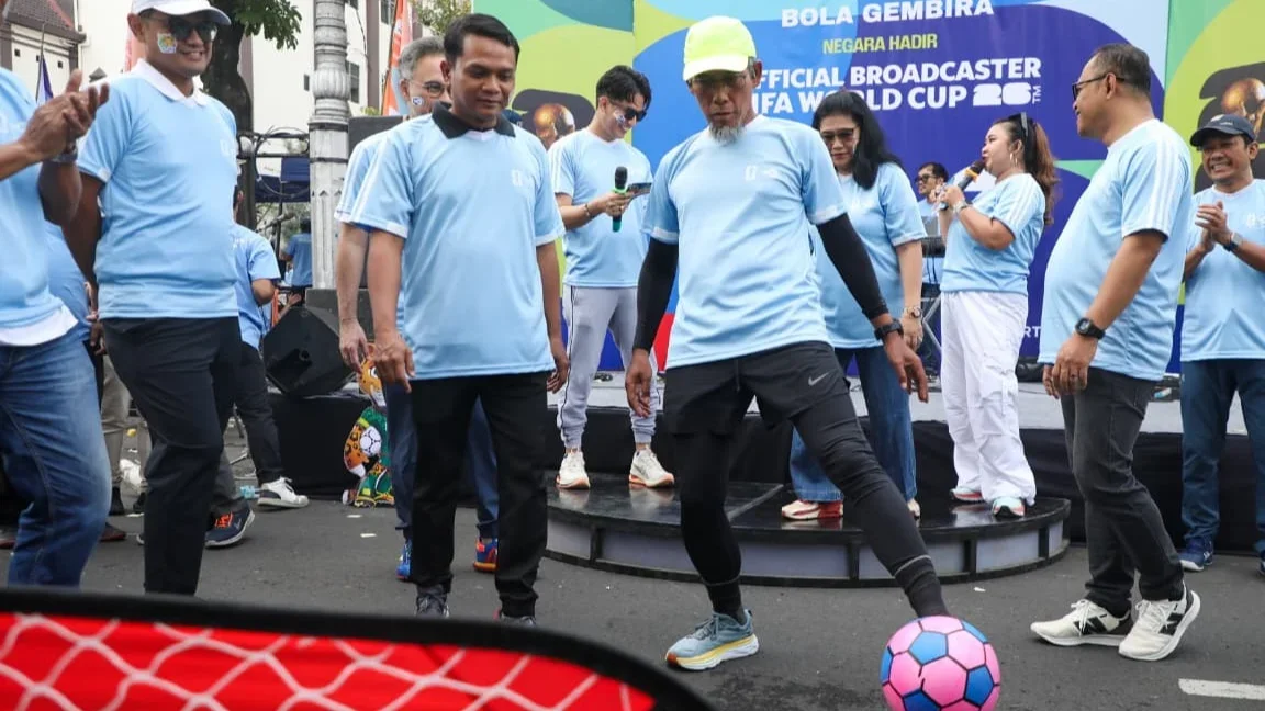 Sekretaris Daerah Provinsi Jawa Tengah, Sumarno, menghadiri acara TVRI Kick-off Piala Dunia di kawasan Car Free Day Jalan Pahlawan, Semarang, Minggu (1/2/2026).