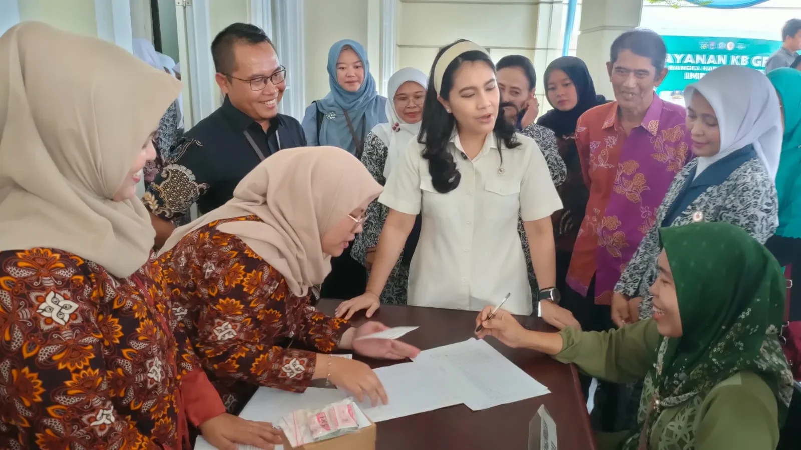 Singgah ke Tegal, Wamen Isyana Pastikan Distribusi MBG Menjangkau Keluarga Berisiko Stunting