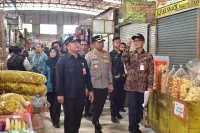 Bupati Tegal Sidak Pasar dan Mall, Pastikan Harga Bahan Pokok Relatif Stabil