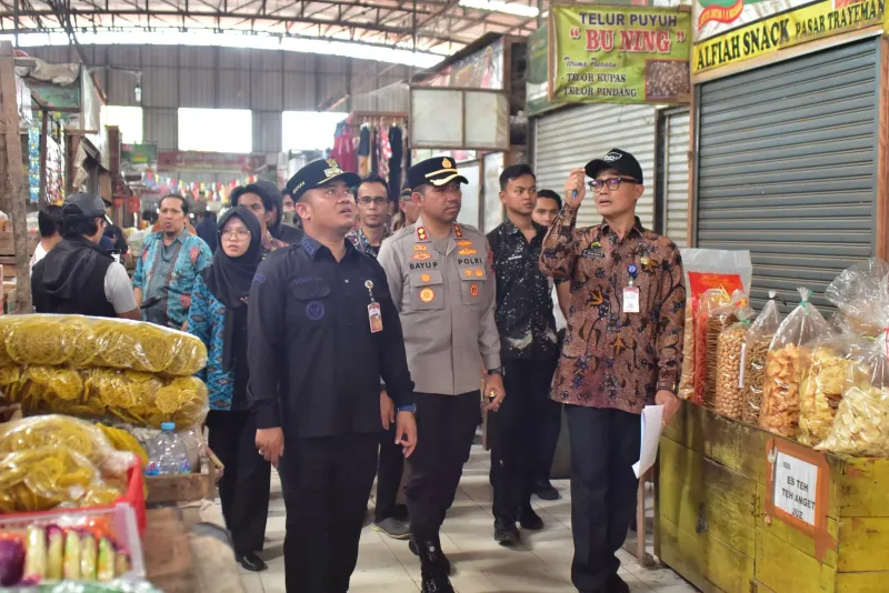Bupati Tegal Sidak Pasar dan Mall, Pastikan Harga Bahan Pokok Relatif Stabil