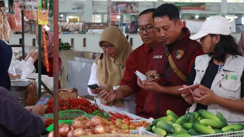 Badan Pangan Nasional (Bapanas) memperkuat pengawasan harga, keamanan, dan mutu pangan di Kabupaten Batang, Jawa Tengah, menjelang Ramadan dan Idulfitri 2026.