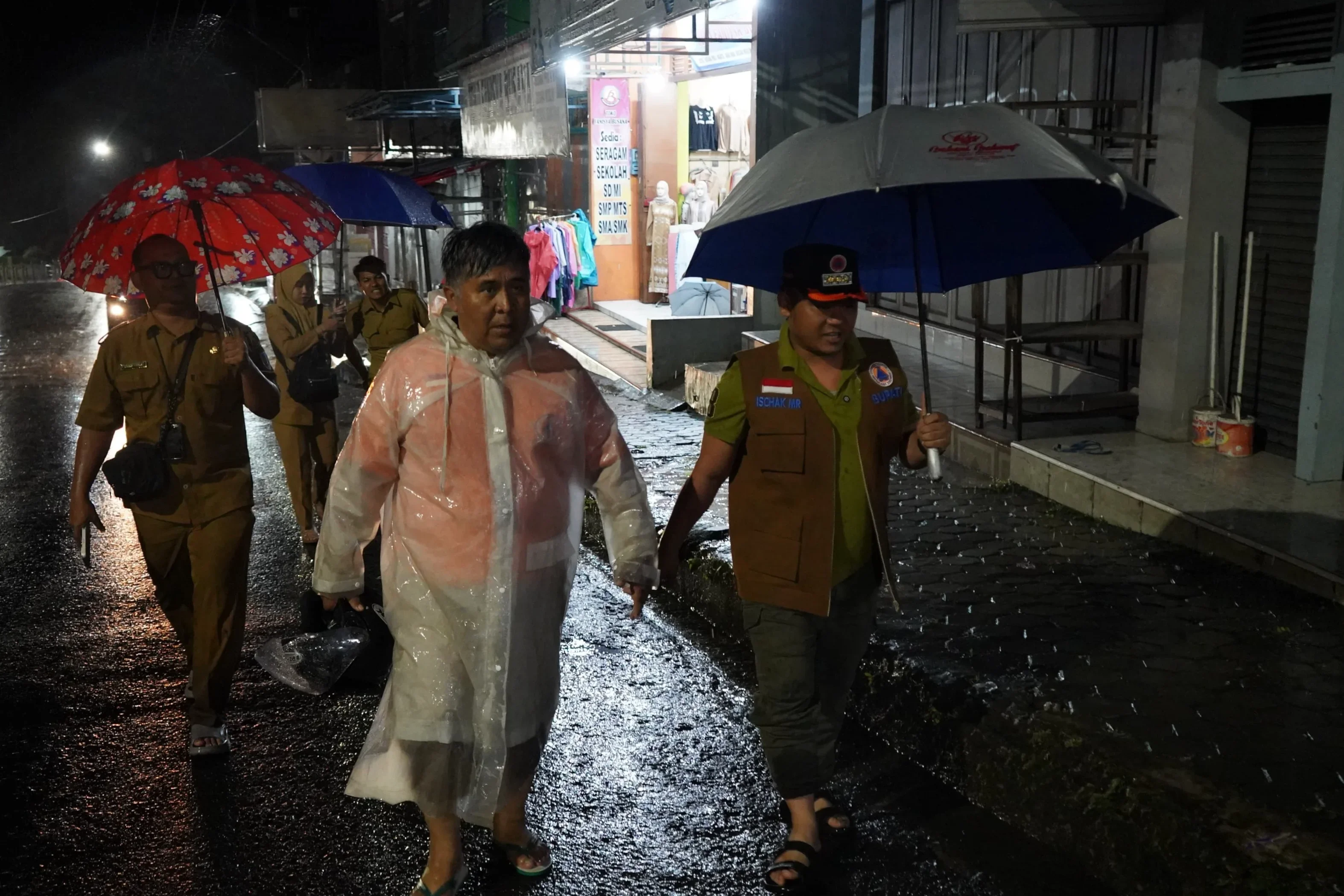 Bupati Tegal Tinjau Banjir di Bojong, Arus Lalu Lintas Dialihkan