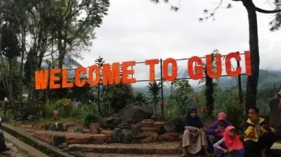 Prakiraan Cuaca Wisata Guci Tegal Hari Ini 1 Februari 2026, Hujan Ringan Hingga Sedang Masih Terjadi
