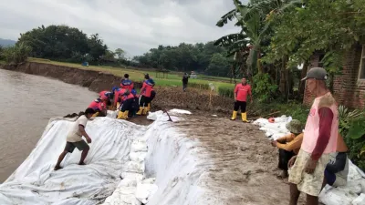 Abrasi Sungai Pemali di Kebandungan Bantarkawung Brebes Gerus 500 Meter Tebing, 12 Rumah Terancam