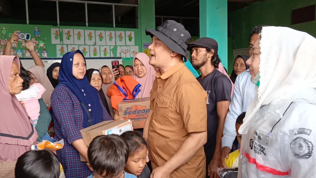 Gubernur Ahmad Luthfi Temui Pengungsi Tanah Bergerak di Sirampog Brebes : Minta Warga Tak Kembali ke Rumah