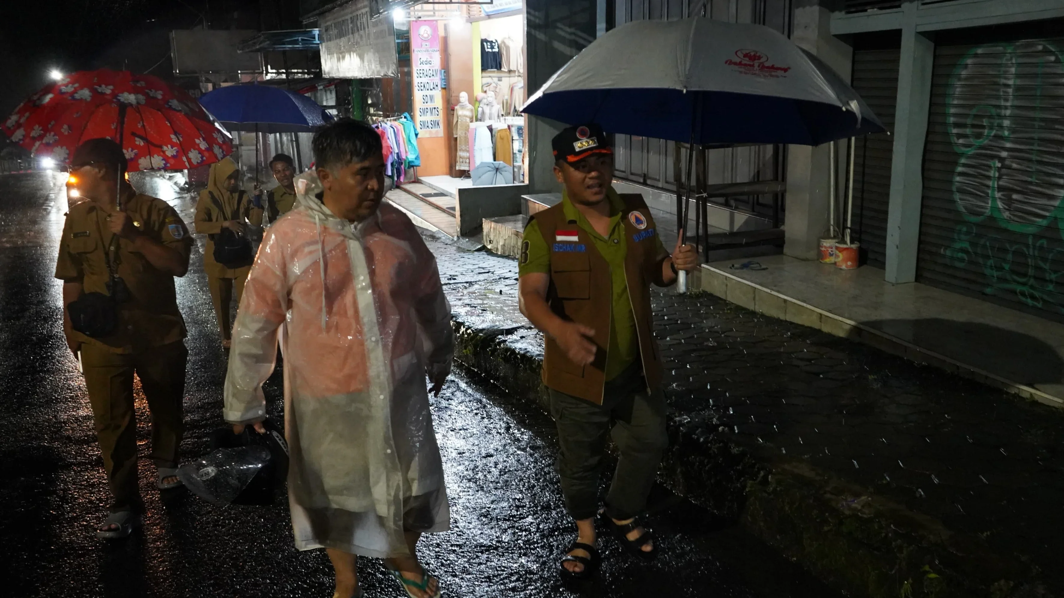 Bupati Tegal  Imbau Warga Meningkatkan Kewaspadaan Saat Hujan Deras