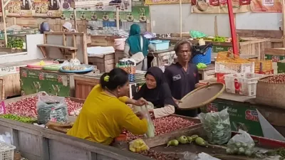 Jelang Ramadan, Ini Daftar Harga Sembako di Pasar Seng Bumiayu, Cabai Tembus Rp 80.000 per Kilogram