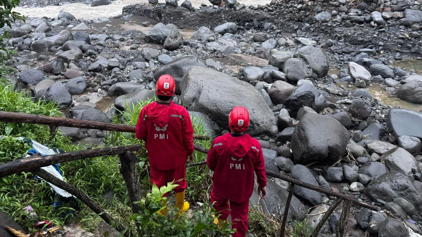 Warga Kalipucang Brebes Hanyut di Sungai Gung